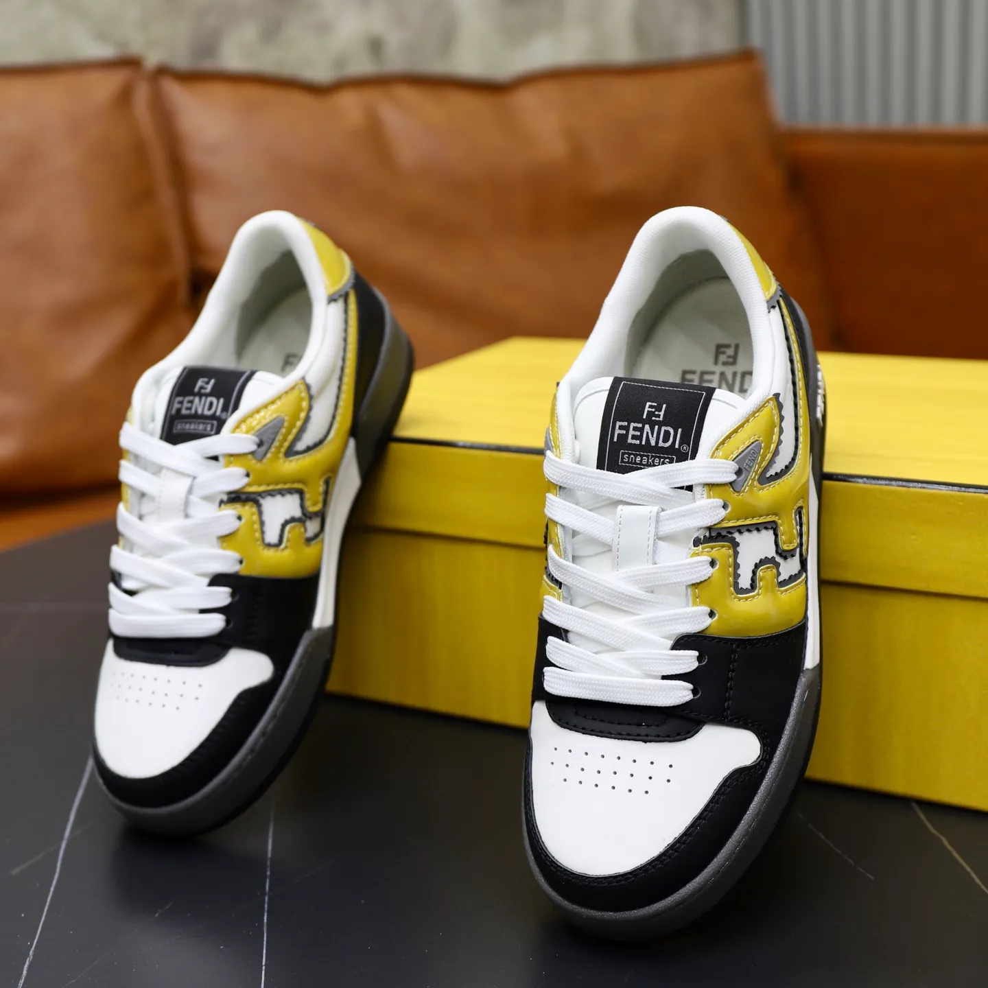 Ex-factory price: 640🔥Couple model (top original order) Brand: FENDI Size: 35-44 (customized for men 38 and 45) Grade: original order quality High version Material: Imported original cowhide stitching ➕ High-quality and comfortable lining Original TPU lightweight anti-slip outsole Style category: Travel fashion casual shoes Versatile trend